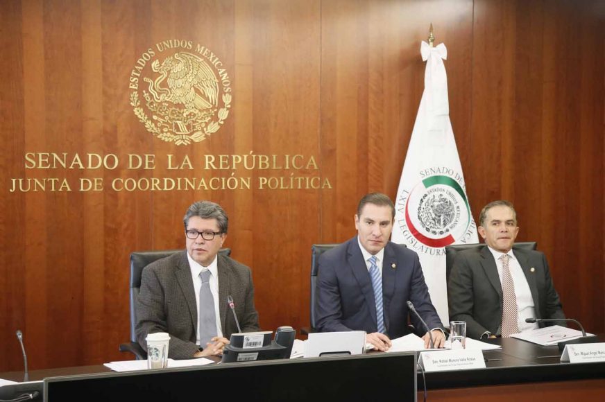 Senador Rafael Moreno Valle en reunión de la Junta de Coordinación Política con ex ministros.