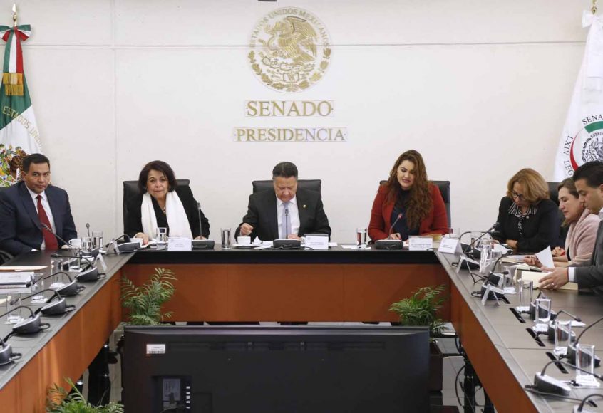17 de diciembre de 2018.- Los senadores del PAN Xóchitl Gálvez Ruiz y Damián Zepeda Vidales, durante la tercera sesión de la Comisión de Justicia en la comparecencia de candidatas y candidato a Ministra o Ministro de la SCJN.