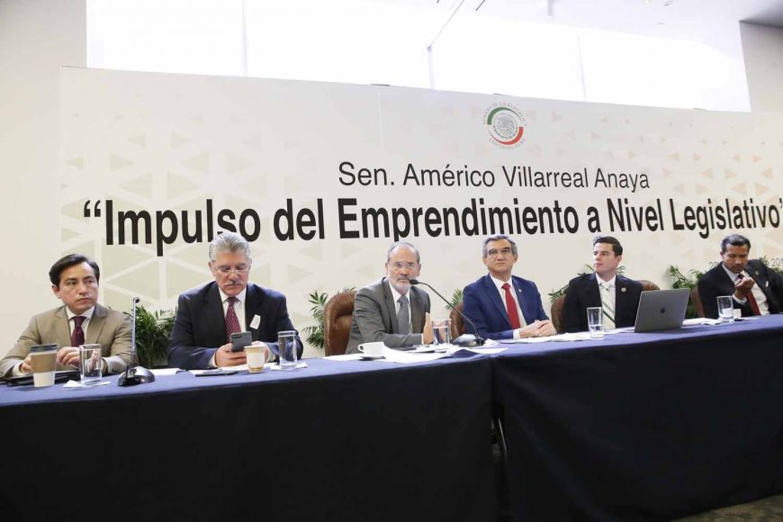 Senador Gustavo Madero Muñoz al participar en el Foro “Impulso del Emprendimiento a Nivel Legislativo”.