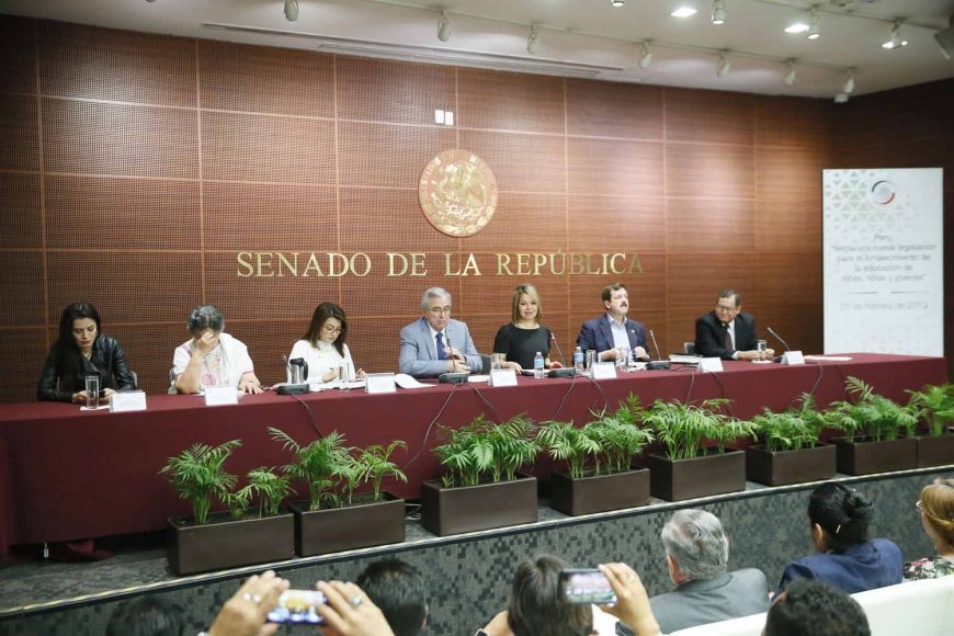 La senadora panista Minerva Hernández Ramos, al inaugurar el Foro “Hacia una nueva legislación para el fortalecimiento de la educación de niñas, niños y jóvenes".