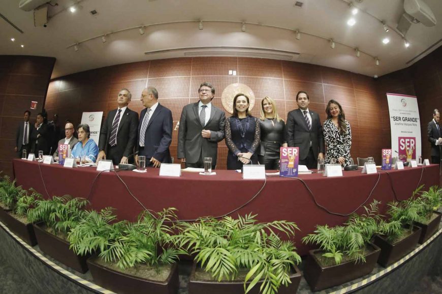 El Coordinador de los senadores del PAN, Mauricio Kuri González, durante la presentación del libro Ser Grande de la senadora Josefina Vázquez Mota.