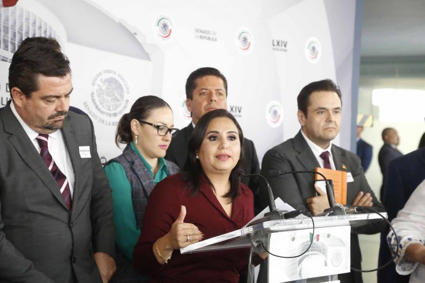 Conferencia de prensa ofrecida por la senadora Mayuli Latifa Martínez Simón, acompañada por senadoras y senadores de su Grupo Parlamentario, así como de otros Grupos y empresarios del sector turístico de Quintana Roo.