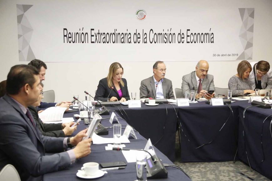 Senador Gustavo Madero Muñoz al presidir la reunión de trabajo de la de la Comisión de Economía