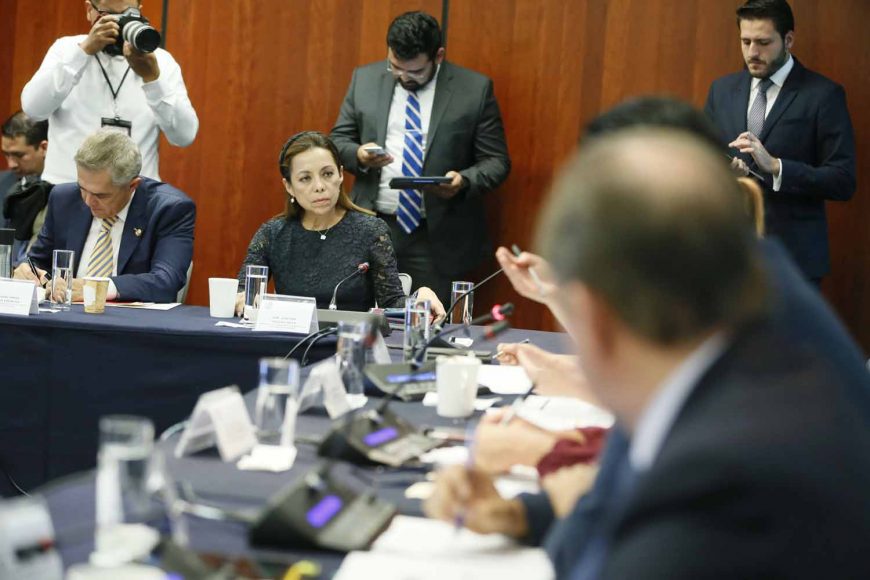 La senadora Josefina Vázquez Mota y el senador Ismael García Cabeza de Vaca, durante la reunión Comisión de Seguridad Pública.