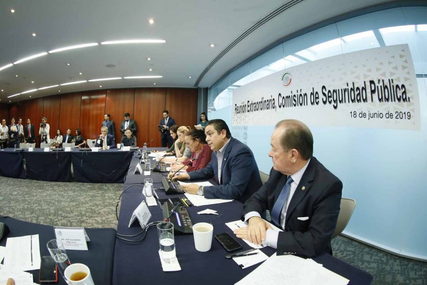 La senadora Josefina Vázquez Mota y el senador Ismael García Cabeza de Vaca, durante la reunión Comisión de Seguridad Pública.