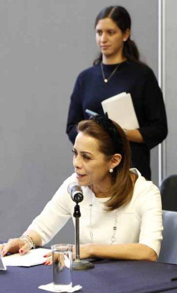 La senadora panista Josefina Vázquez Mota, durante la reunión de trabajo de la Comisión de Defensa Nacional.