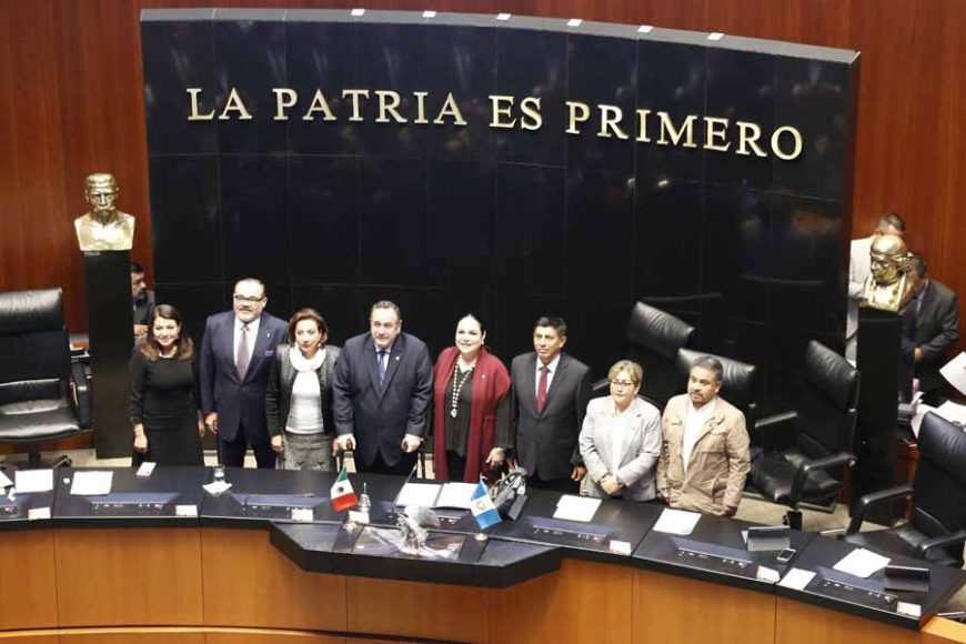 Senadoras y senadores del PAN, durante Sesión Solemne en la recepción al presidente de Guatemala, en visita oficial.