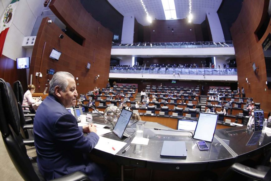Senador José Alfredo Botello Montes, al presidir la sesión ordinaria de la Comisión Permanente.